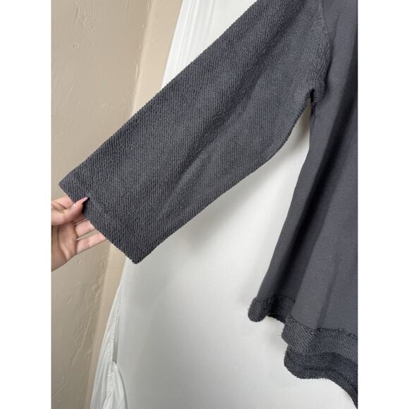 AEMI + CO Nest Raw Hem Textured Knit Long Sleeve Top Gray Women’s L NWT - Picture 3 of 5